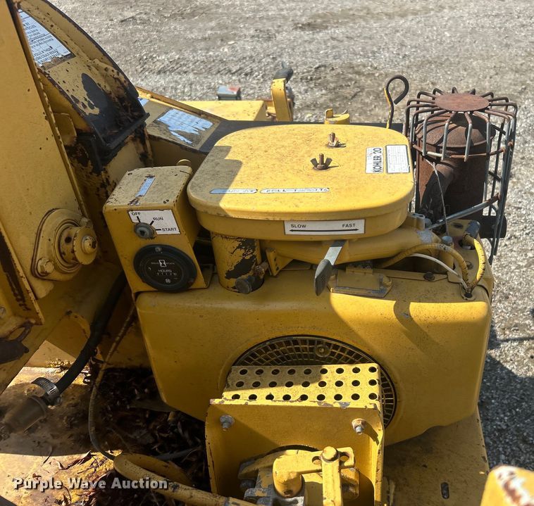 image for item DO6578 1994 Vermeer  620BC wood chipper