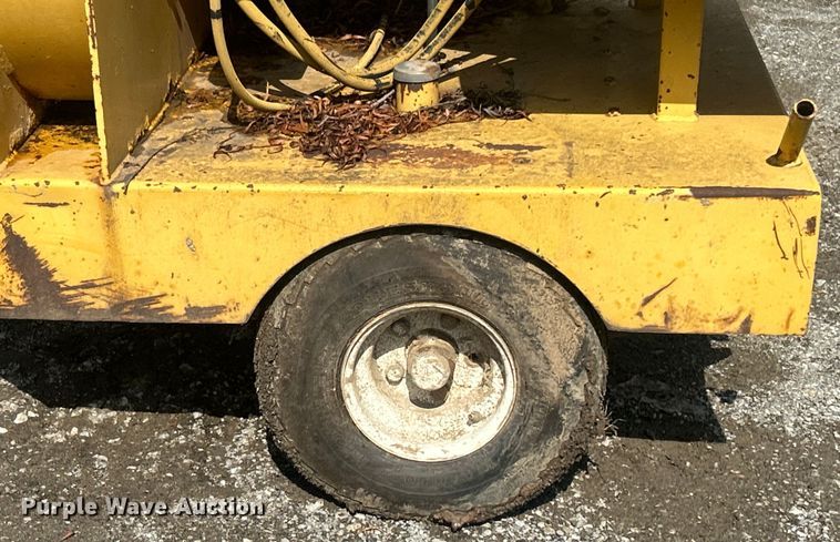 image for item DO6578 1994 Vermeer  620BC wood chipper