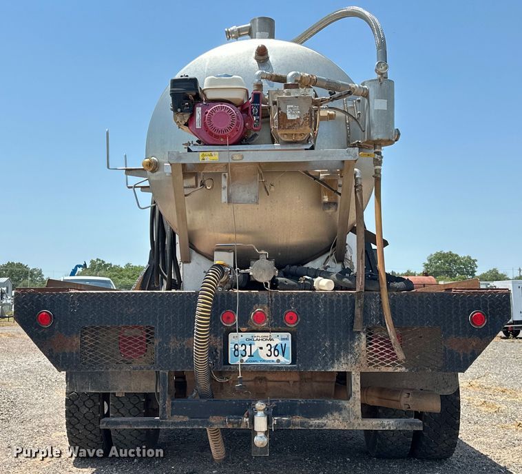 image for item DO6998 2008 Ford F550 Super Duty Crew Cab flatbed truck