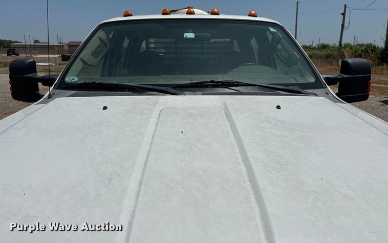 image for item DO6998 2008 Ford F550 Super Duty Crew Cab flatbed truck