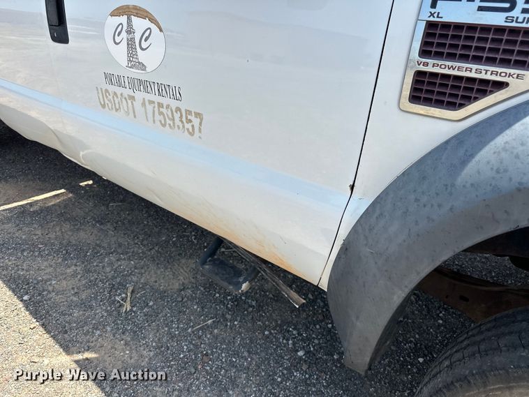 image for item DO6998 2008 Ford F550 Super Duty Crew Cab flatbed truck
