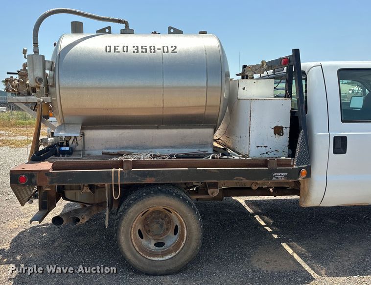 image for item DO6998 2008 Ford F550 Super Duty Crew Cab flatbed truck