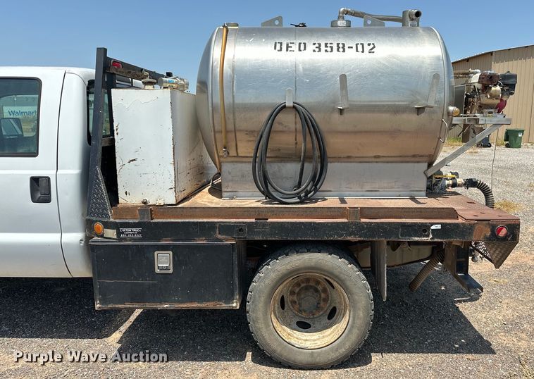 image for item DO6998 2008 Ford F550 Super Duty Crew Cab flatbed truck