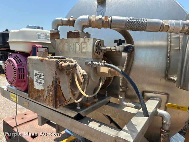 image for item DO6998 2008 Ford F550 Super Duty Crew Cab flatbed truck