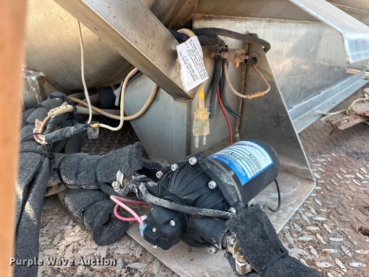 image for item DO6998 2008 Ford F550 Super Duty Crew Cab flatbed truck