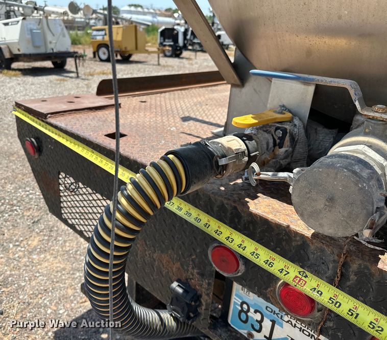 image for item DO6998 2008 Ford F550 Super Duty Crew Cab flatbed truck