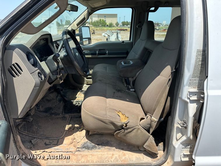 image for item DO6998 2008 Ford F550 Super Duty Crew Cab flatbed truck