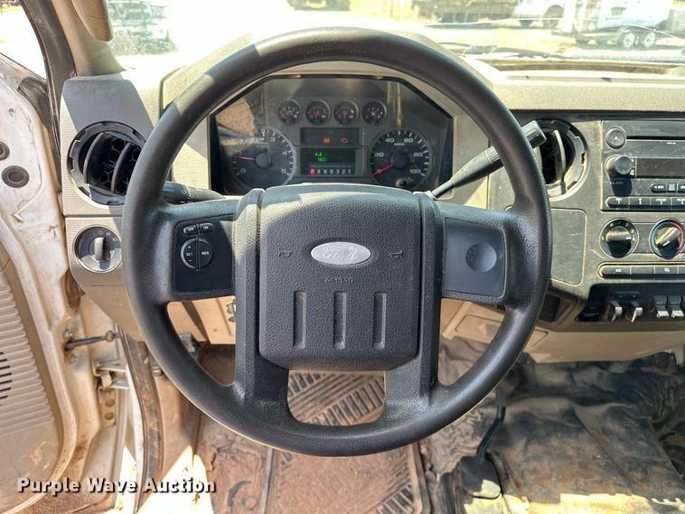 image for item DO6998 2008 Ford F550 Super Duty Crew Cab flatbed truck