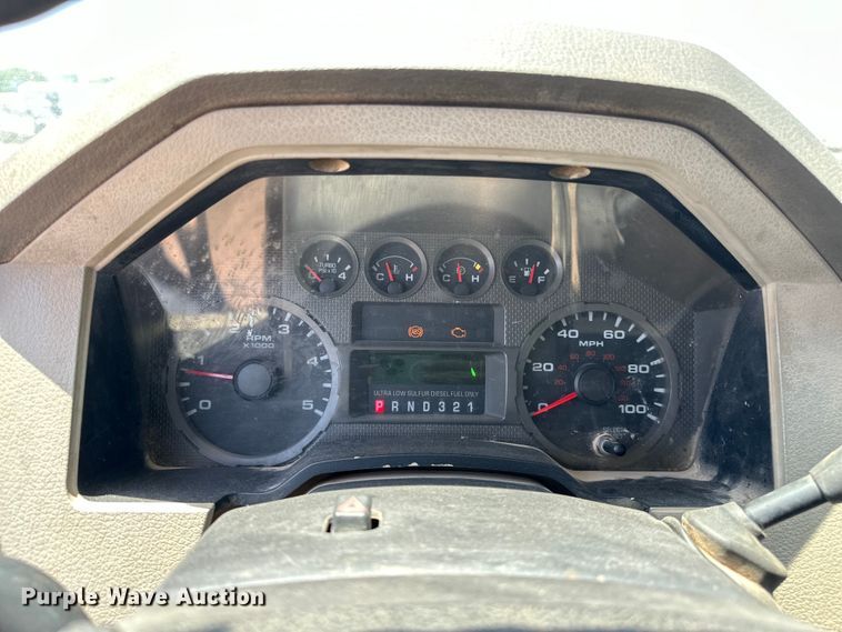 image for item DO6998 2008 Ford F550 Super Duty Crew Cab flatbed truck