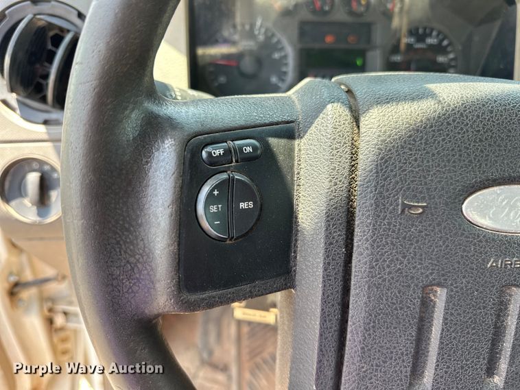 image for item DO6998 2008 Ford F550 Super Duty Crew Cab flatbed truck