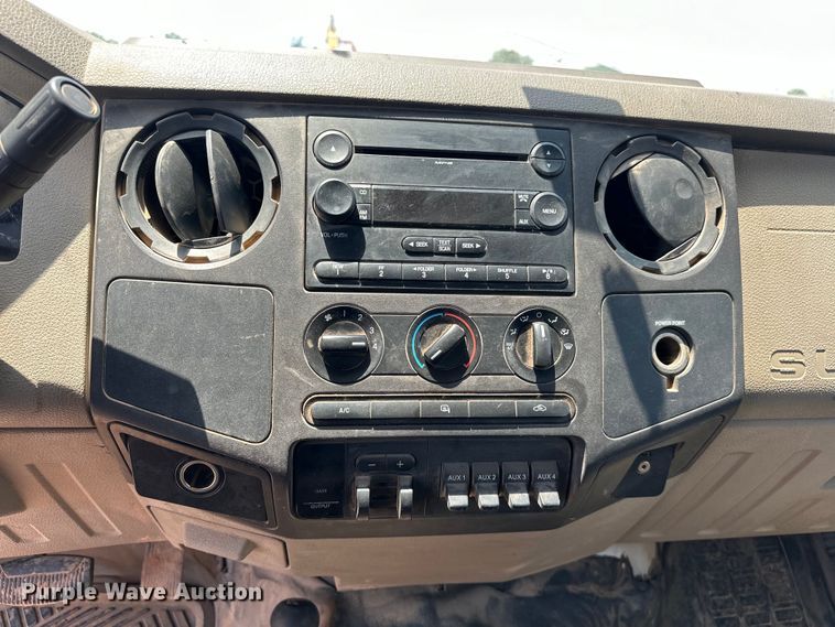 image for item DO6998 2008 Ford F550 Super Duty Crew Cab flatbed truck