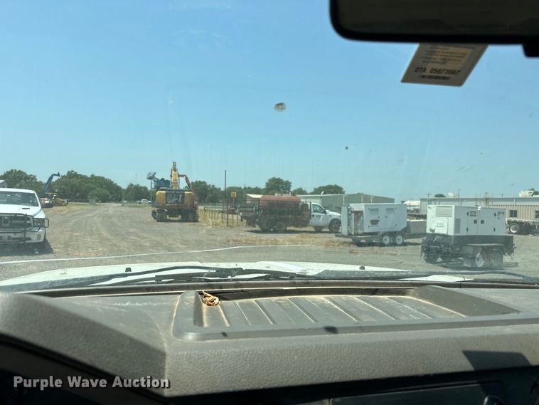 image for item DO6998 2008 Ford F550 Super Duty Crew Cab flatbed truck