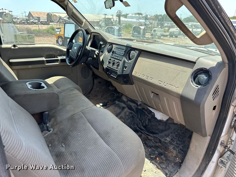 image for item DO6998 2008 Ford F550 Super Duty Crew Cab flatbed truck