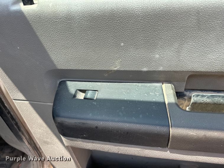 image for item DO6998 2008 Ford F550 Super Duty Crew Cab flatbed truck