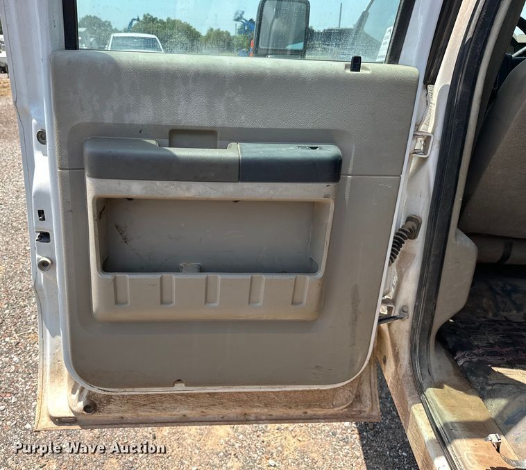 image for item DO6998 2008 Ford F550 Super Duty Crew Cab flatbed truck