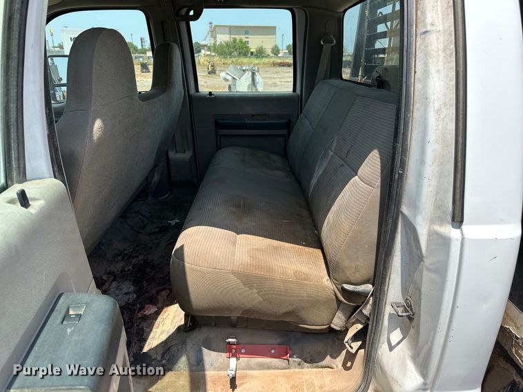 image for item DO6998 2008 Ford F550 Super Duty Crew Cab flatbed truck