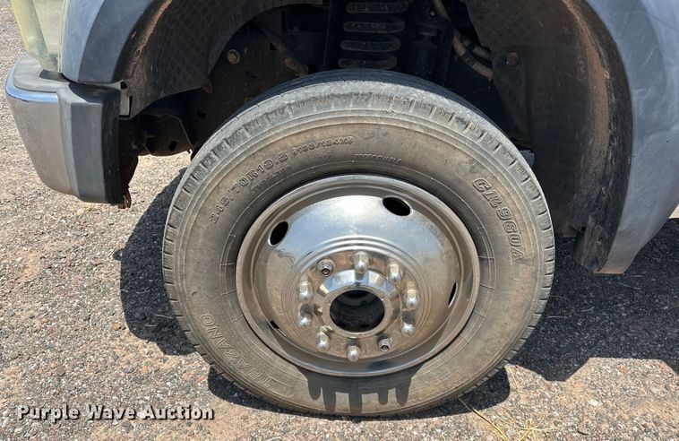 image for item DO6998 2008 Ford F550 Super Duty Crew Cab flatbed truck