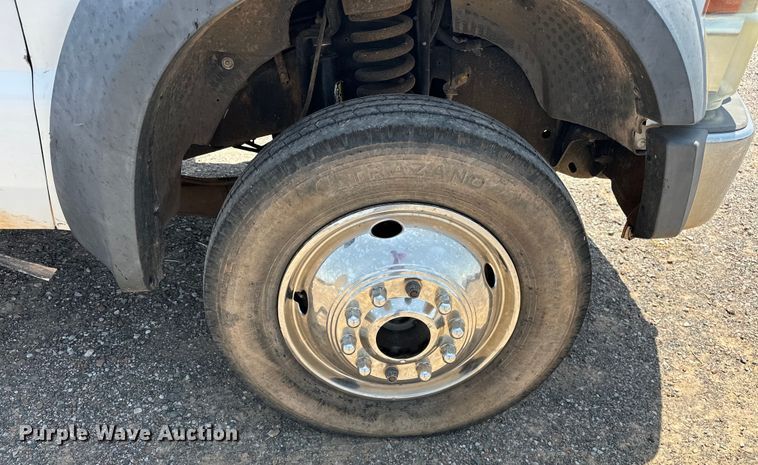 image for item DO6998 2008 Ford F550 Super Duty Crew Cab flatbed truck