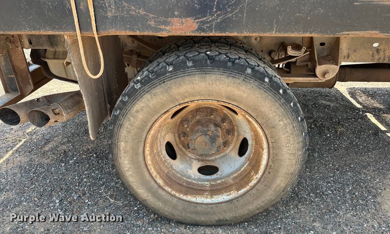 image for item DO6998 2008 Ford F550 Super Duty Crew Cab flatbed truck