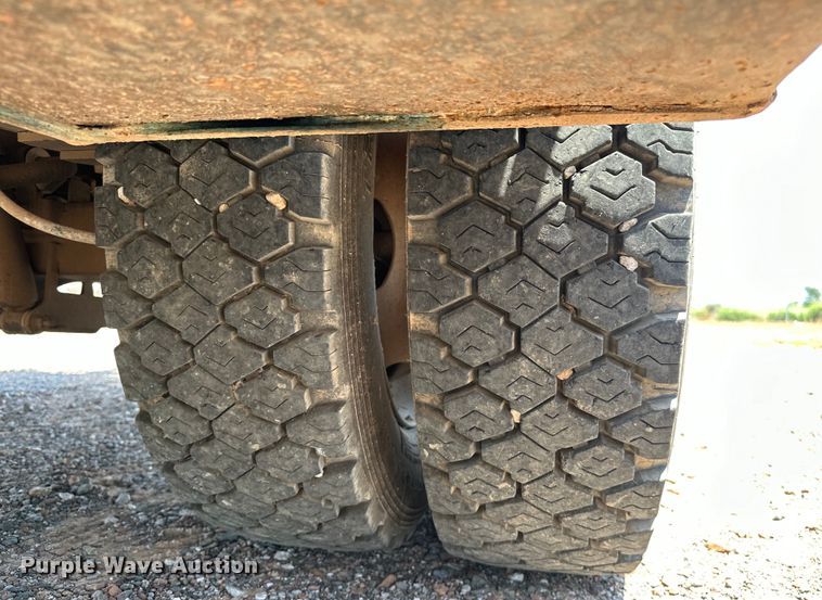 image for item DO6998 2008 Ford F550 Super Duty Crew Cab flatbed truck