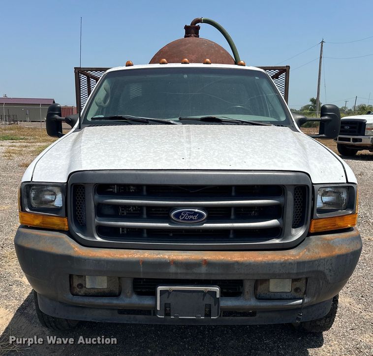 image for item DO7021 1999 Ford F450 Super Duty flatbed truck