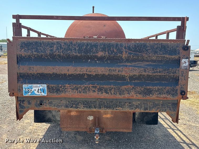 image for item DO7021 1999 Ford F450 Super Duty flatbed truck