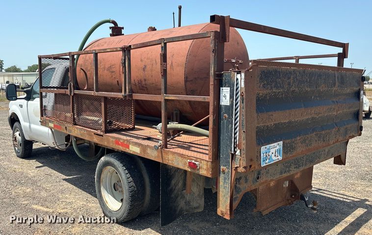 image for item DO7021 1999 Ford F450 Super Duty flatbed truck