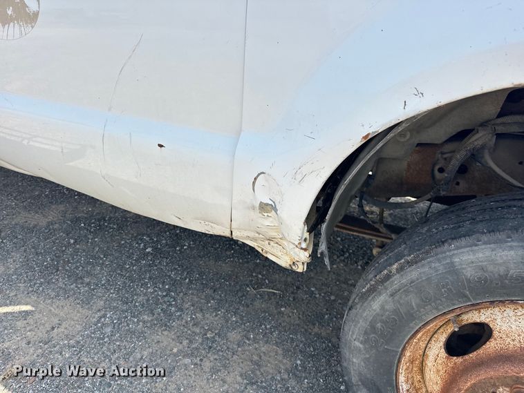 image for item DO7021 1999 Ford F450 Super Duty flatbed truck