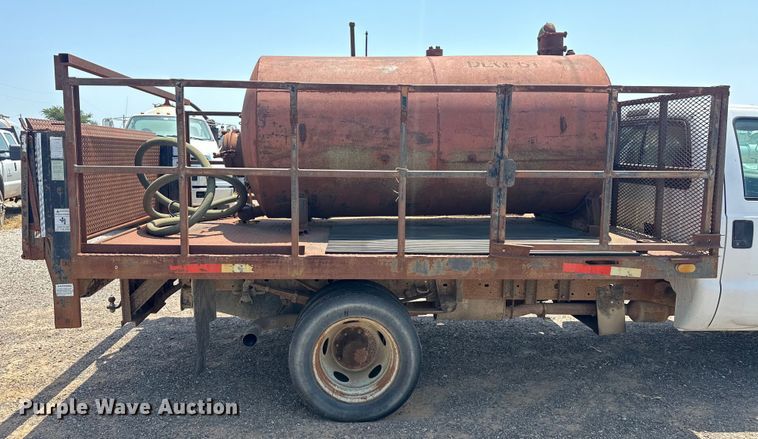 image for item DO7021 1999 Ford F450 Super Duty flatbed truck