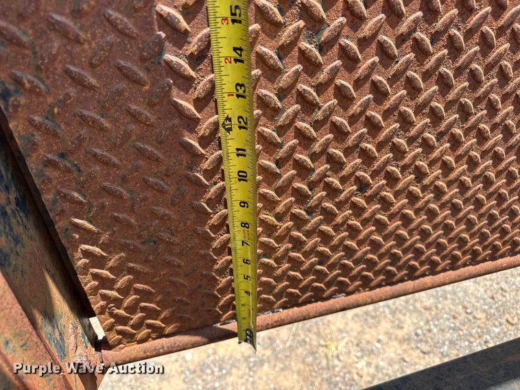 image for item DO7021 1999 Ford F450 Super Duty flatbed truck