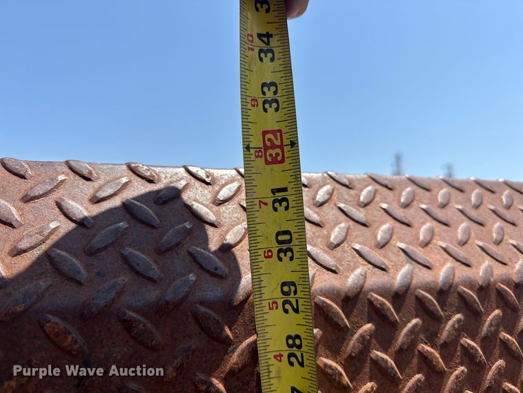 image for item DO7021 1999 Ford F450 Super Duty flatbed truck