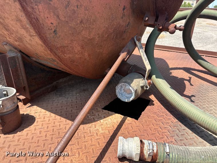 image for item DO7021 1999 Ford F450 Super Duty flatbed truck