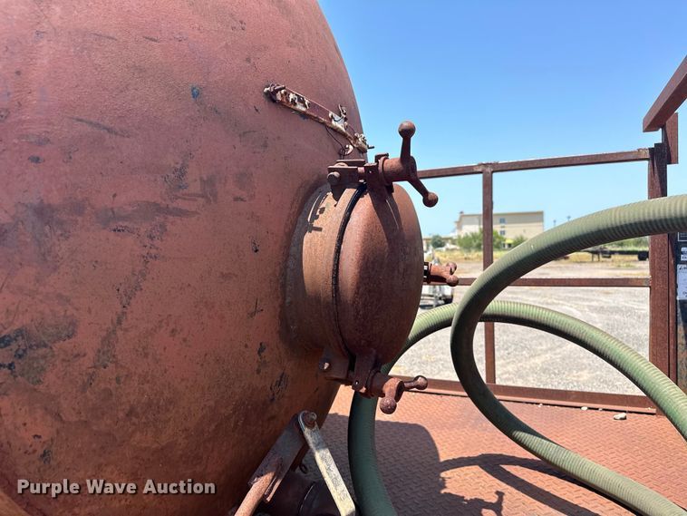 image for item DO7021 1999 Ford F450 Super Duty flatbed truck