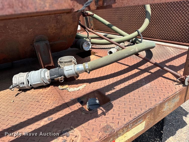 image for item DO7021 1999 Ford F450 Super Duty flatbed truck