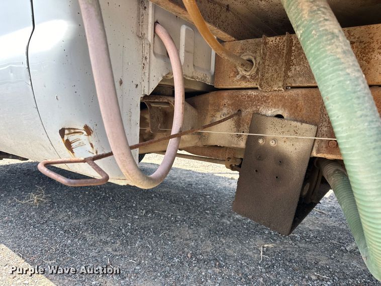 image for item DO7021 1999 Ford F450 Super Duty flatbed truck