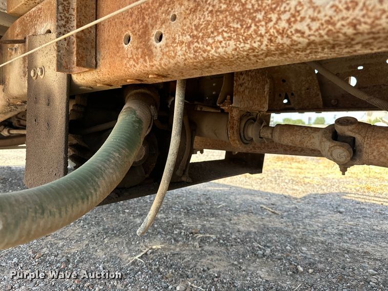 image for item DO7021 1999 Ford F450 Super Duty flatbed truck