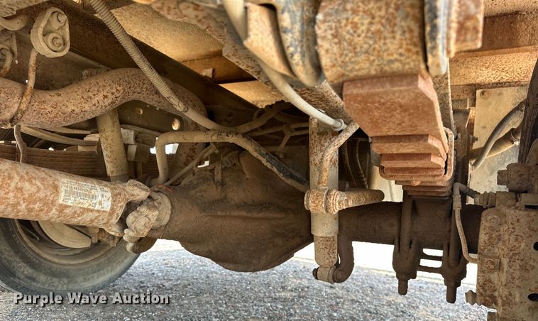 image for item DO7021 1999 Ford F450 Super Duty flatbed truck