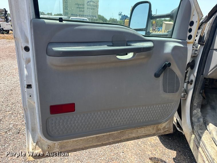 image for item DO7021 1999 Ford F450 Super Duty flatbed truck