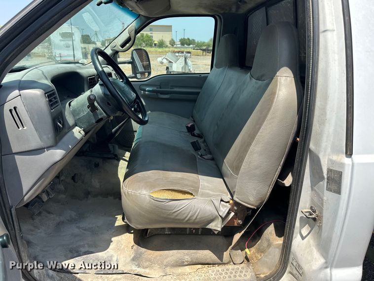 image for item DO7021 1999 Ford F450 Super Duty flatbed truck