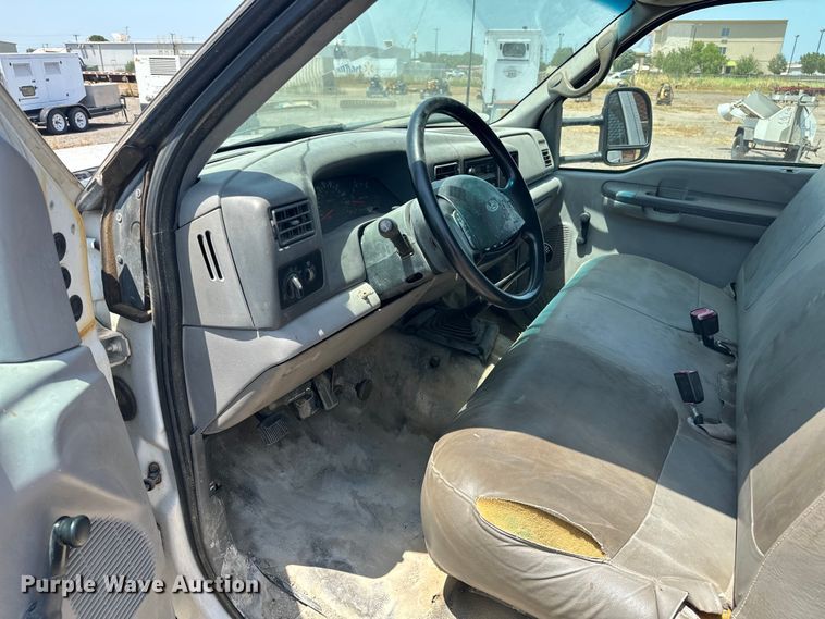 image for item DO7021 1999 Ford F450 Super Duty flatbed truck