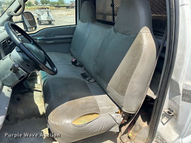 image for item DO7021 1999 Ford F450 Super Duty flatbed truck