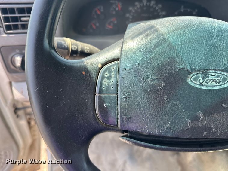 image for item DO7021 1999 Ford F450 Super Duty flatbed truck