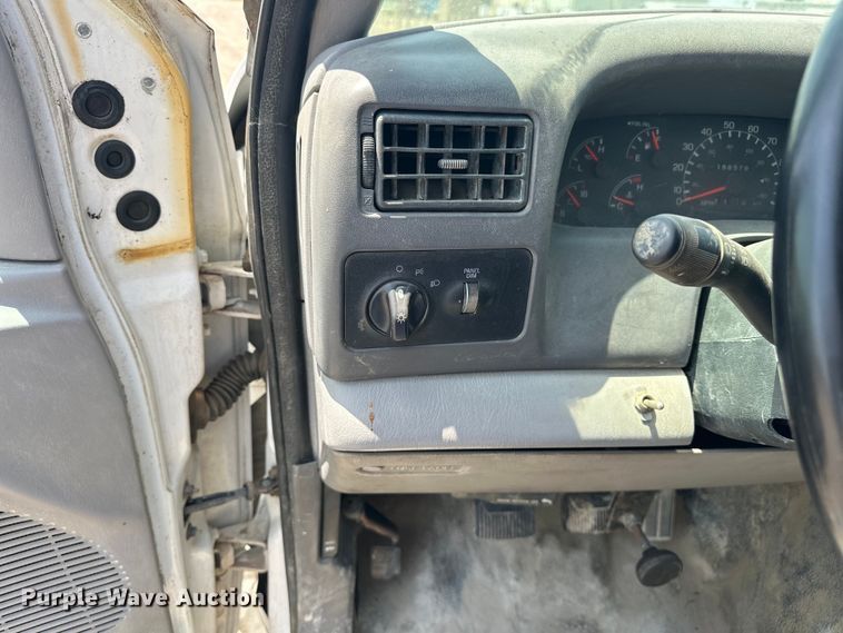 image for item DO7021 1999 Ford F450 Super Duty flatbed truck