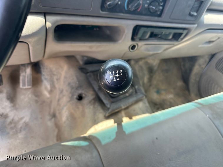 image for item DO7021 1999 Ford F450 Super Duty flatbed truck