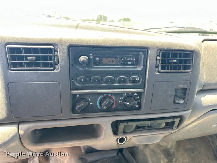 image for item DO7021 1999 Ford F450 Super Duty flatbed truck