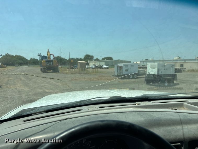 image for item DO7021 1999 Ford F450 Super Duty flatbed truck