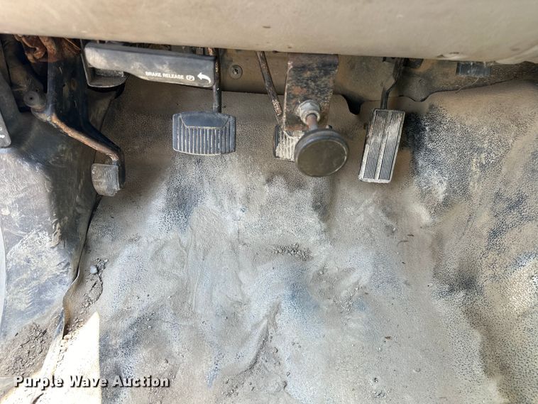 image for item DO7021 1999 Ford F450 Super Duty flatbed truck