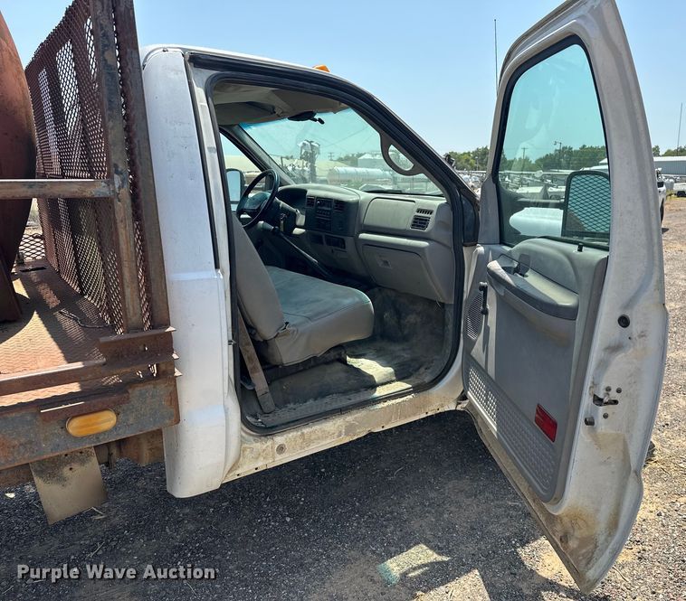 image for item DO7021 1999 Ford F450 Super Duty flatbed truck