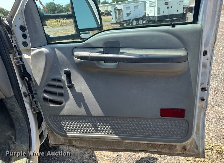 image for item DO7021 1999 Ford F450 Super Duty flatbed truck