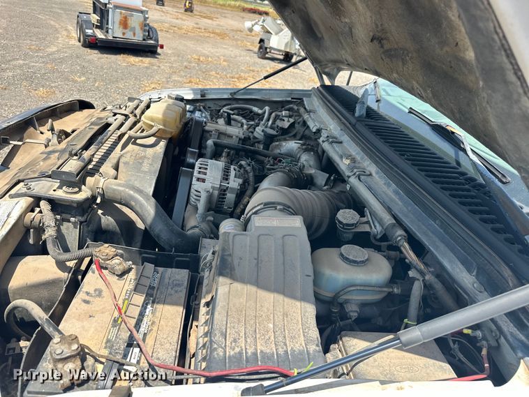 image for item DO7021 1999 Ford F450 Super Duty flatbed truck